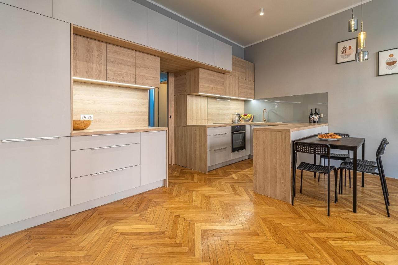 Stylish Luxury Flat In Old Town Apartment Bratislava Exterior photo